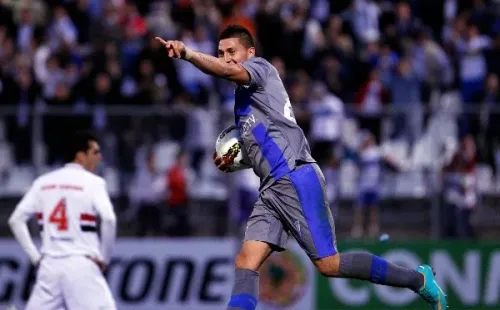 Nicolás Castillo ha tenido un mal año tras sufrir una trombosis, pero el delantero no se olvida de sus momentos felices en la UC y reveló que el mejor gol de su carrera fue jugando por los cruzados