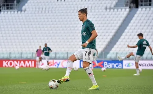 El portugués Cristiano Ronaldo fue captado entrenando con botines modificados al estilo del rugby para mejorar el grip e incrementar su velocidad