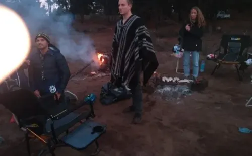 Pablo Quintanilla y su asado en el bosque