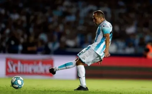 Marcelo Díaz definiendo el clásico de Avellaneda ante Independiente (Getty Images)