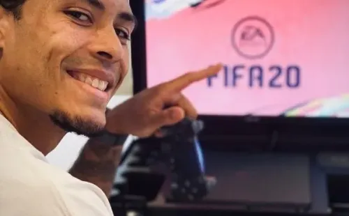 Van Dijk y su PlayStation portátil