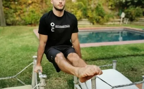 Juan Raffo es seleccionado chileno de gimnasia y estudiante de séptimo año de medicina, y se las ha ingeniado para entrenar durante la cuarentena