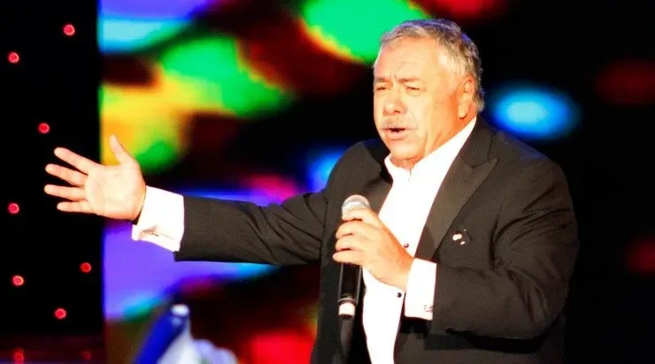 Carlos Caszely hizo su aparición en el programa Después te Explico de RedGol