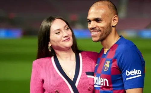 Braithwaite junto a su señora en la presentación como jugador del Barcelona.