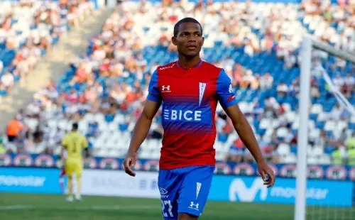 Debido a la contingencia que tiene a las competencias deportivas en pausa, se ha rumoreado que la norma que requiereque los jugadores sub 21 chilenos completen el70% de los minutos jugados, podría ser modificada para bajar su exigencia