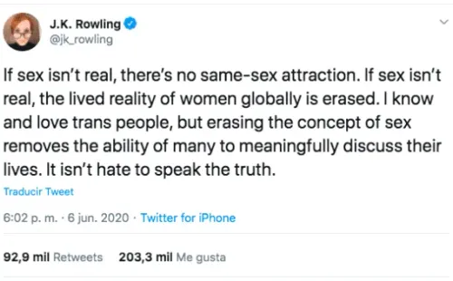 Uno de los mensajes por los que J.K. Rowling fue fustigada en Twitter.