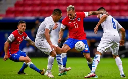 Chile se queda entre los 20 mejores selecciones del mundo. Foto: Agencia Uno