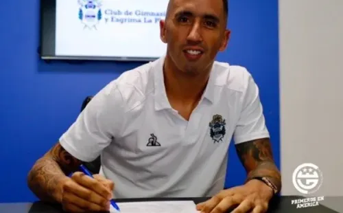 Lucas Barrios extendió su contrato con Gimnasia hasta junio de 2021.
