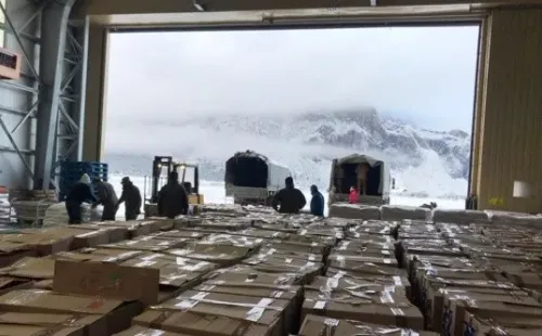 Hasta en Aysén se han repartido cajas de alimentos.