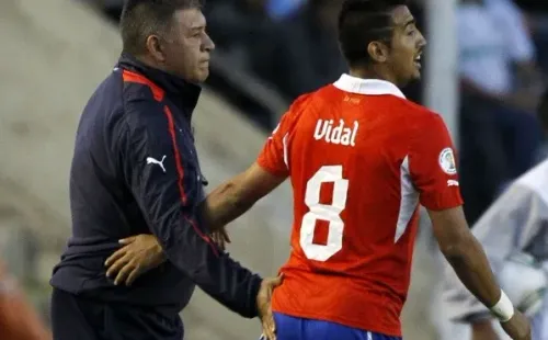 Arturo Vidal y Claudio Borghi compartieron en la Roja y en Colo Colo.