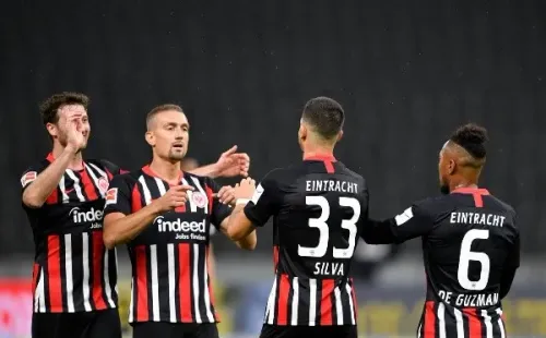 Festeja el goleador André Silva con sus compañeros (Getty Images)