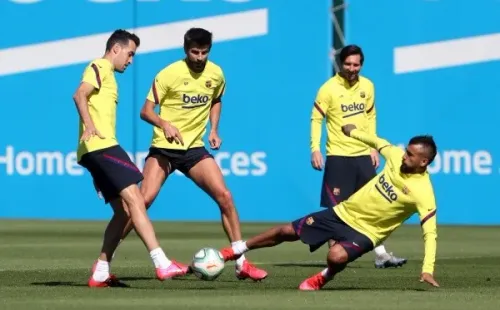 Arturo Vidal y el Barcelona llevan varias semanas entrenando para volver de la mejor forma a este regreso de La Liga en España. (Foto: Getty)
