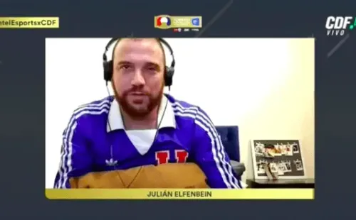 Julián Elfenbein celebró la clasificación a la final con su camiseta de Universidad de Chile. Foto: CDF