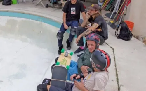 El legendario patinador narró el accidente que sufrió mientras entrenaba con su hijo y amigos en una piscina vacía, donde terminó con dos dedos dislocados