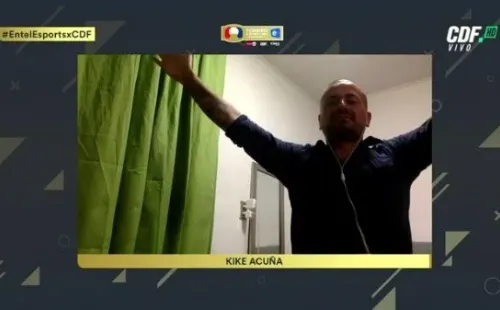 Kike Acuña celebró con todo el triunfo ante Sebastián Rocco en el torneo Entel eSports Celebrity. Foto: CDF