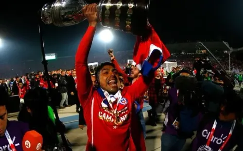 Jara se perdió el resto de la Copa América tras el incidente con Cavani, pero al final festejó su sacrificio.