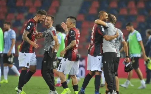 Plantel del Bologna de Gary Medel bajará sus sueldos para evitar una crisis económica al interior del club. Foto: Getty Images