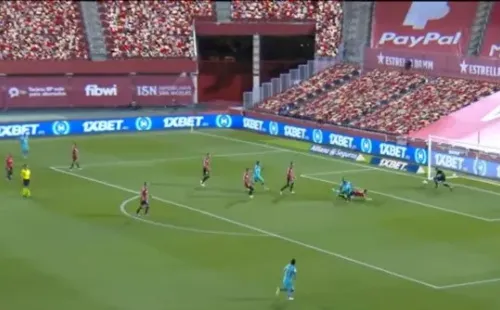 El gol de Arturo Vidal en Barcelona con un estadio lleno de manera computacional (La Liga)