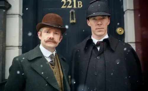 Cumberbatch y Freeman como la versión clásica de sus personajes, Sherlock Holmes y John H. Watson.