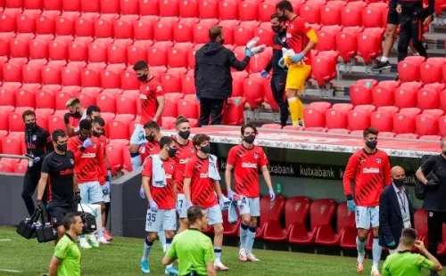 Las mascarillas y las medidas sanitarias marcaron el redebut del Atleti y el regreso del futbol español. (Foto: Getty)