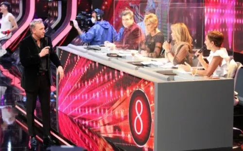 Placas de acrílico separado al jurado en los últimos programas de “Bailando por un Sueño”.
