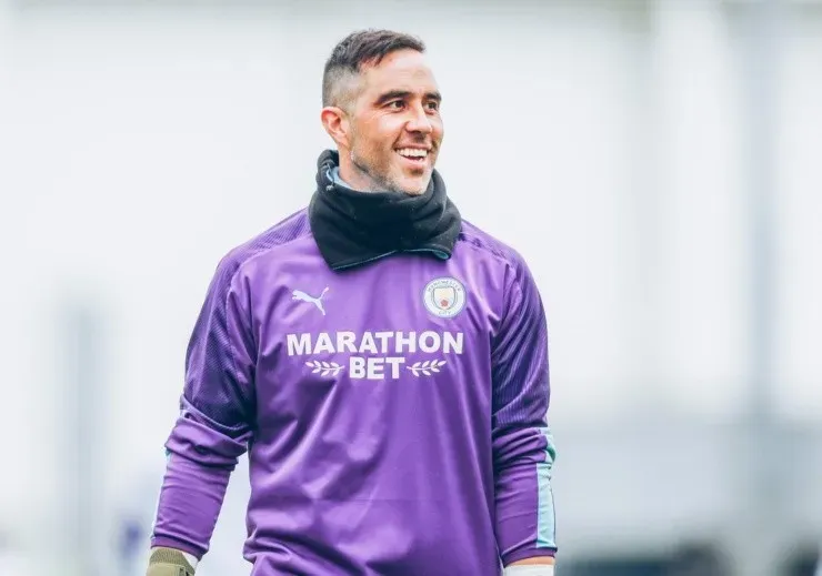Claudio Bravo ha jugado cuatro partidos en la Premier League con Manchester City: tres victorias y una derrota (Man City)