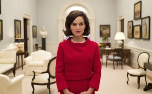Antes de trabajar con Kristen Stewart, Pablo Larraín hizo una biopic en torno a la figura de Jacqueline Kennedy, con Natalie Portman.
