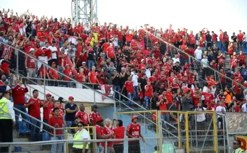 Fueron miles los hinchas colombianos que llegaron a Chile para el partido, tantos que incluso muchos se quedaron afuera del estadio