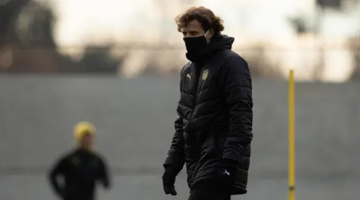 Diego Forlán se mostró bien guarecido en el regreso a los entrenamientos de Peñarol (Peñarol)