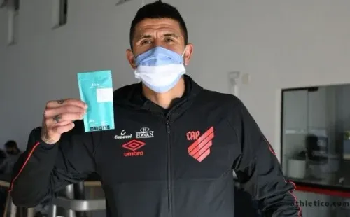 Lucho González lideró la toma del hisopado en Athletico Paranaense (Athletico)