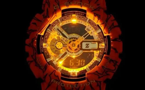 El reloj emula con su luz una Esfera de Dragón.