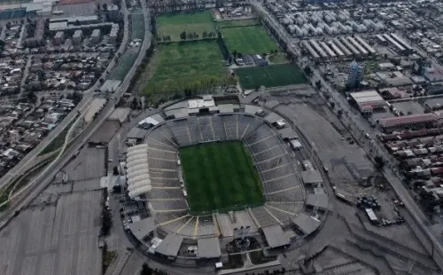 El estadio Monumental se prepara para el regreso de Colo Colo pese a la crisis sanitaria e interna que viven entre dirigencia y plantel.