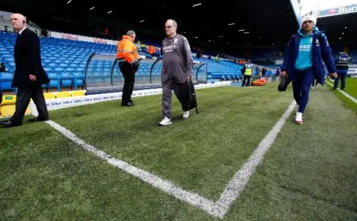 Marcelo Bielsa, en un futbol nuevo sin gente en las gradas, volverá a ponerse el buzo de entrenador, si es que en algún momento se lo quitó, con el objetivo de llegar a la Premier League. (Foto: Getty)