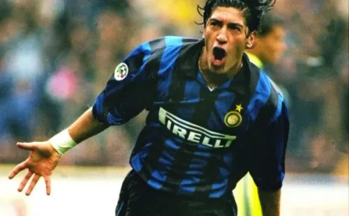 Zamorano disputa con otros 30 candidatos su opción de ingresar al Salón de la Fama del Inter de Milán.