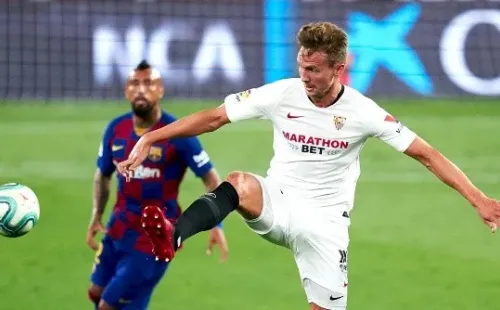 Vidal acecha a De Jong (Getty Images)