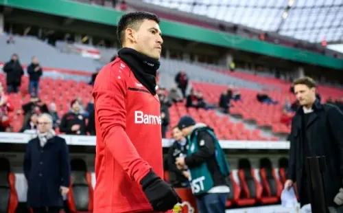 Charles Aránguiz y el Leverkusen tienen la primera opción para ser el último clasificado a la próxima UEFA Champions League. (Foto: Getty)