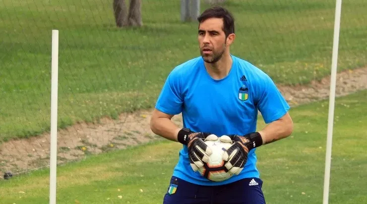 Claudio Bravo se mantiene como uno de los arqueros más confiables del fútbol europeo (Agencia Uno)
