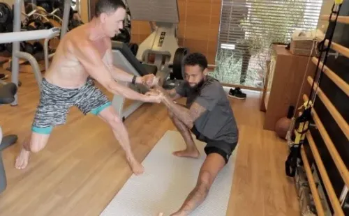 Neymar comenzó a realizar una pretemporada junto a su entrenadorRicardo Rosa antes de retornar a Francia, donde se integrará a los trabajos del PSG con miras a la UCL.