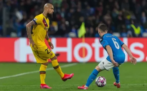 Arturo Vidal ante el Nápoli en octavos de final de Champions League (Getty Images)