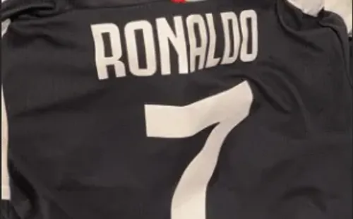 Storie deCristina Morales con la camiseta de CR7