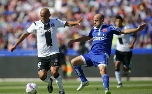 Humberto Suazo ante Gustavo Lorenzetti (Getty Images)