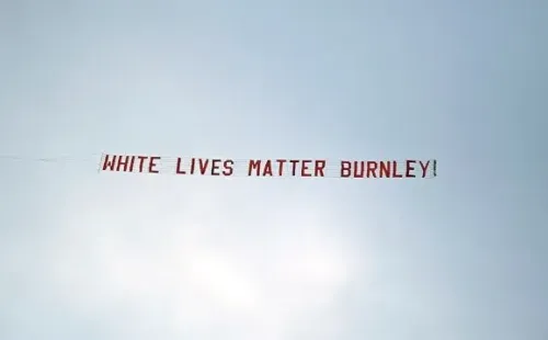 Mensaje racista de los hinchas del Burnley