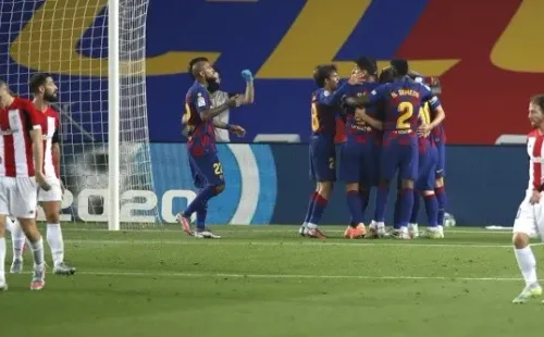 El Barcelona festeja el gol de Rakitic contra Athletic.