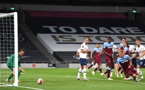 Tomas Soucek anotó el autogol que permitió el triunfo del Tottenham ante el West Ham United. Foto: Getty Images