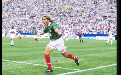 El Pájaro Hernández festejando ante Estados Unidos (Getty Images)