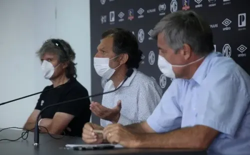 Daniel Morón se enfrentó con Esteban Paredes luego de que criticara su postura en comparación a lo hecho por el plantel del cacique en la quiebra de 2002. Foto: Agencia Uno