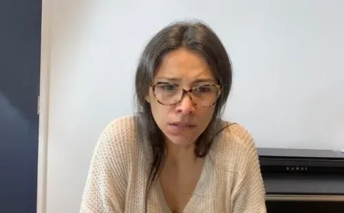 Loreto Aravena en una de las escenas que comparte con Josefina Montané en el cortometraje “Señales.