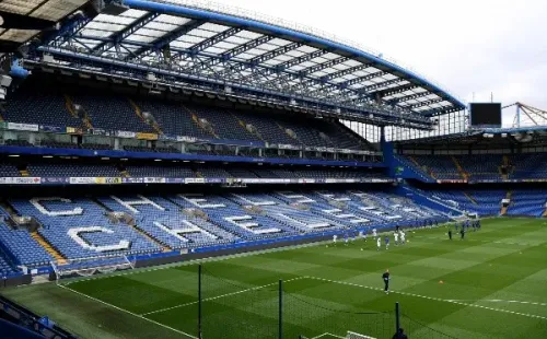 Completamente vacío lucirá el estadio del Chelsea para el encuentro de este jueves entre Blues y Citizens. (Foto: Getty)