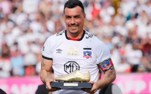 Esteban Paredes recibió una serie de homenajes tras su gol 216, los cuales ahora quedarían en nada. Foto: Agencia Uno