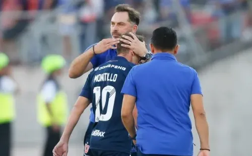 Hernán Caputto consuela a Montillo luego de la expulsión ante Internacional en Copa Libertadores (Agencia Uno)